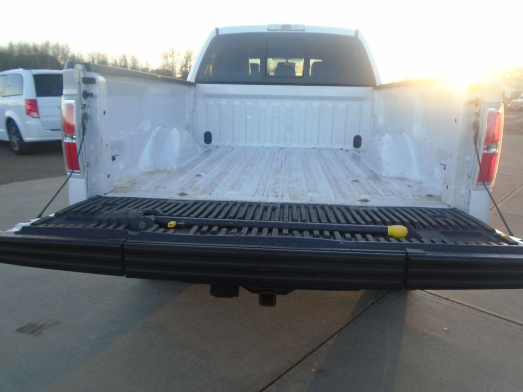 Photo 15 of this FORD F150 LARIAT