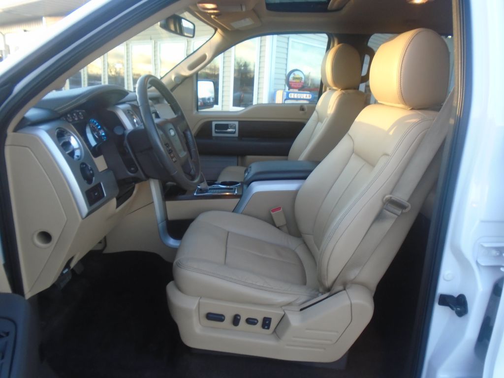 Photo 17 of this FORD F150 LARIAT