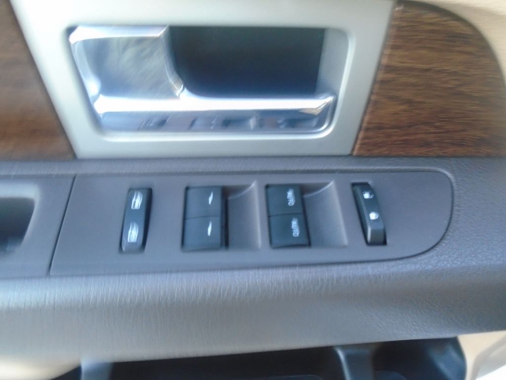 Photo 20 of this FORD F150 LARIAT