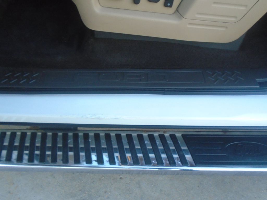 Photo 24 of this FORD F150 LARIAT