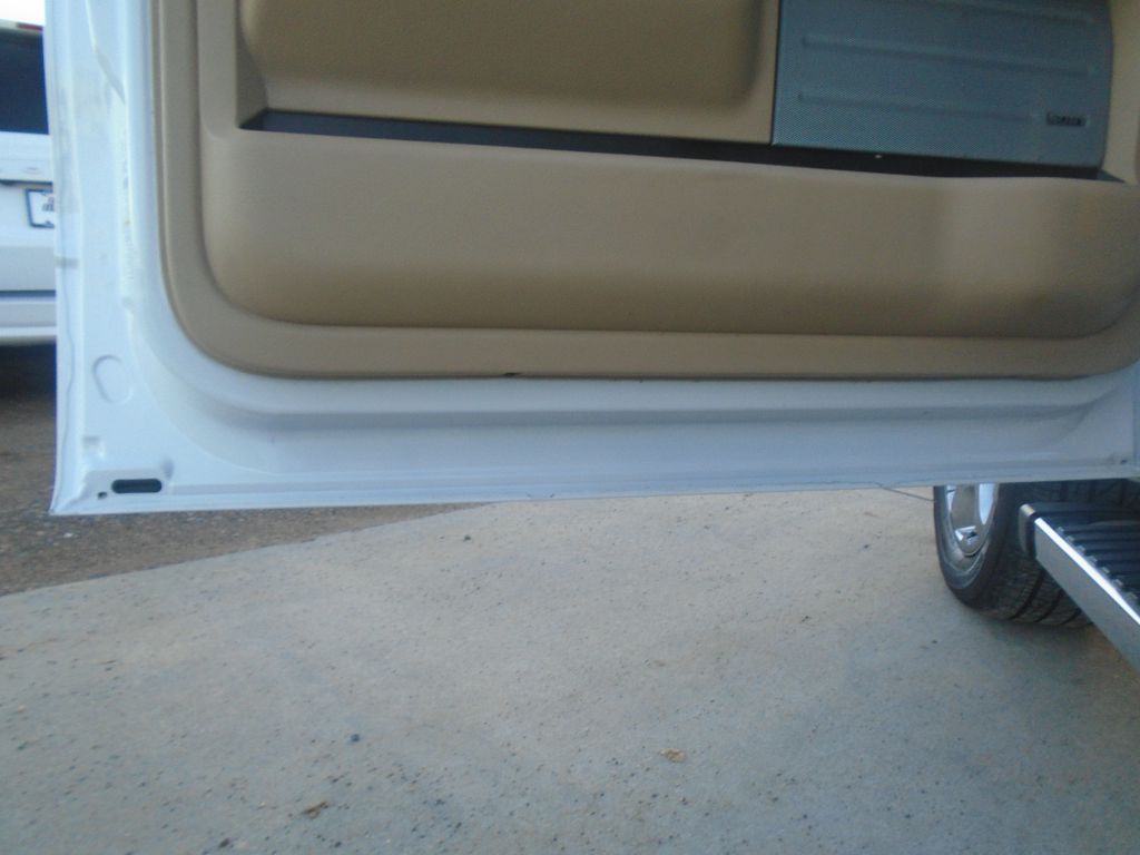 Photo 26 of this FORD F150 LARIAT