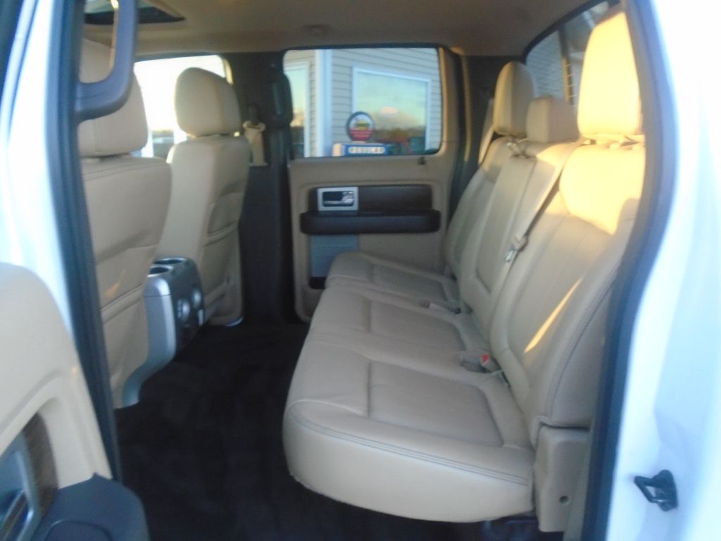 Photo 27 of this FORD F150 LARIAT