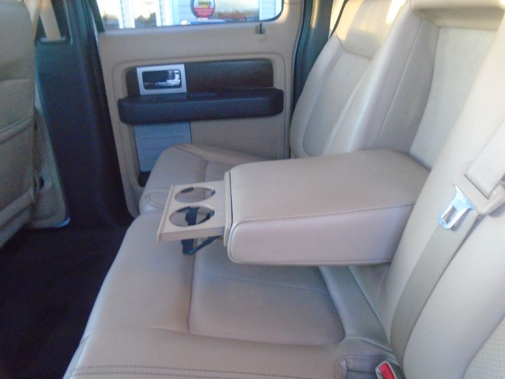 Photo 28 of this FORD F150 LARIAT