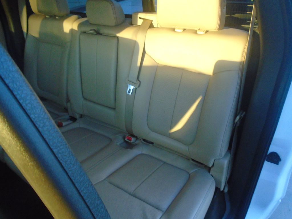 Photo 31 of this FORD F150 LARIAT