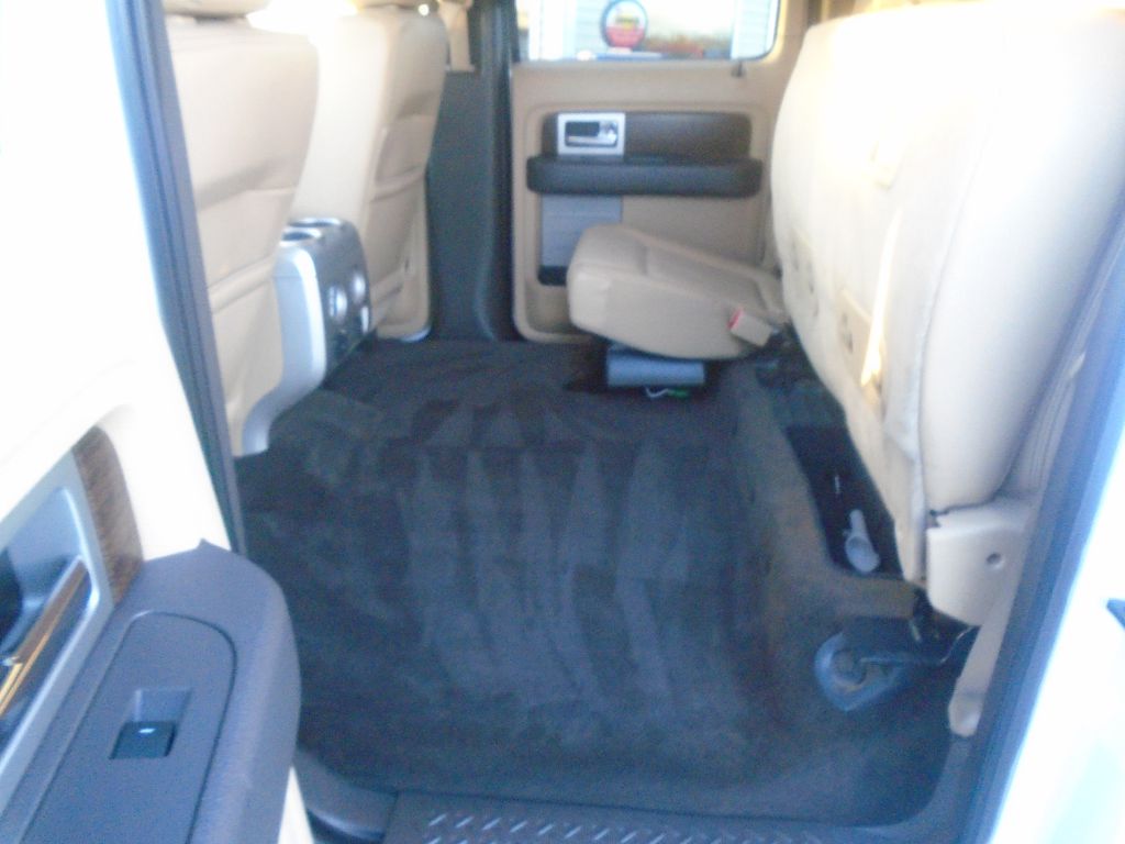 Photo 32 of this FORD F150 LARIAT