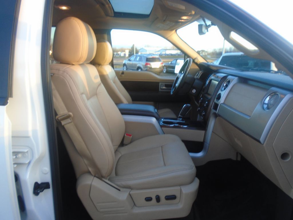 Photo 37 of this FORD F150 LARIAT