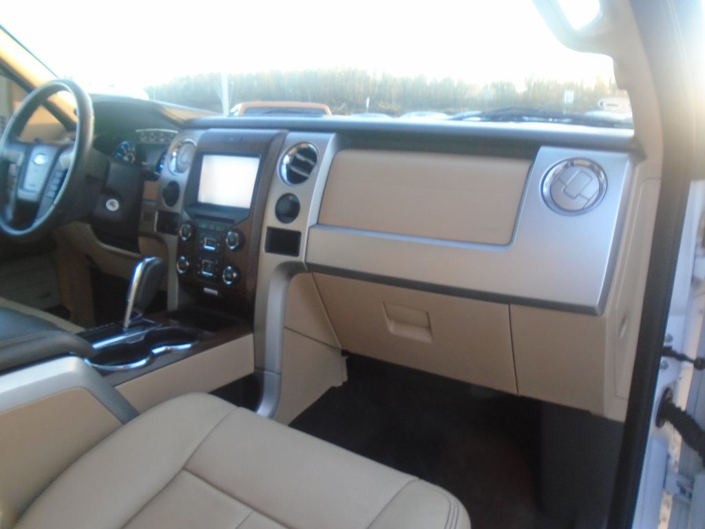 Photo 39 of this FORD F150 LARIAT