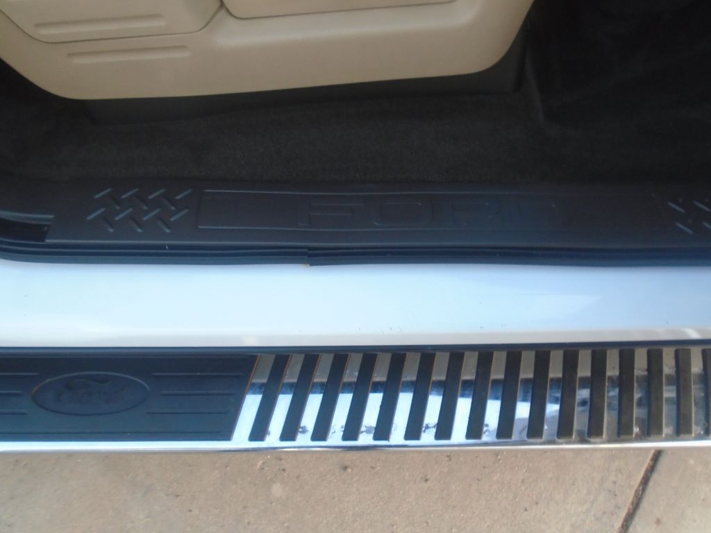 Photo 43 of this FORD F150 LARIAT