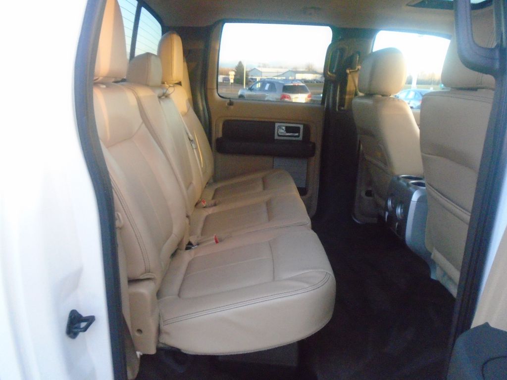 Photo 46 of this FORD F150 LARIAT