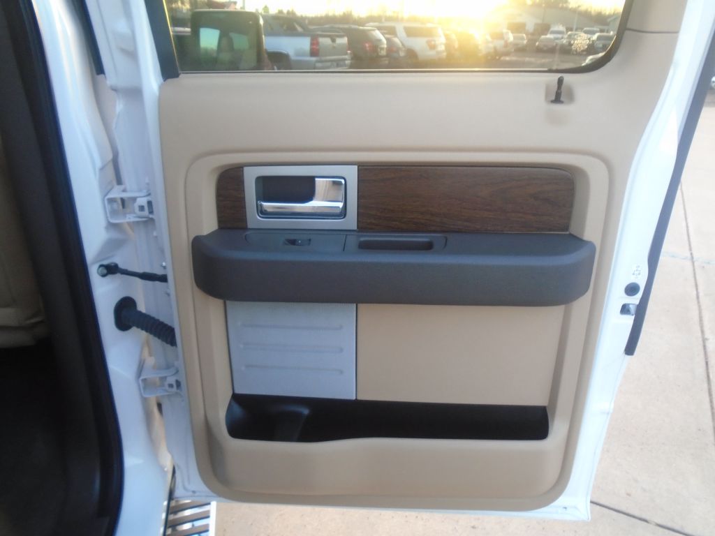 Photo 48 of this FORD F150 LARIAT