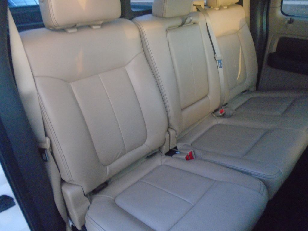 Photo 49 of this FORD F150 LARIAT