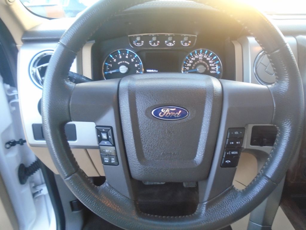 Photo 54 of this FORD F150 LARIAT