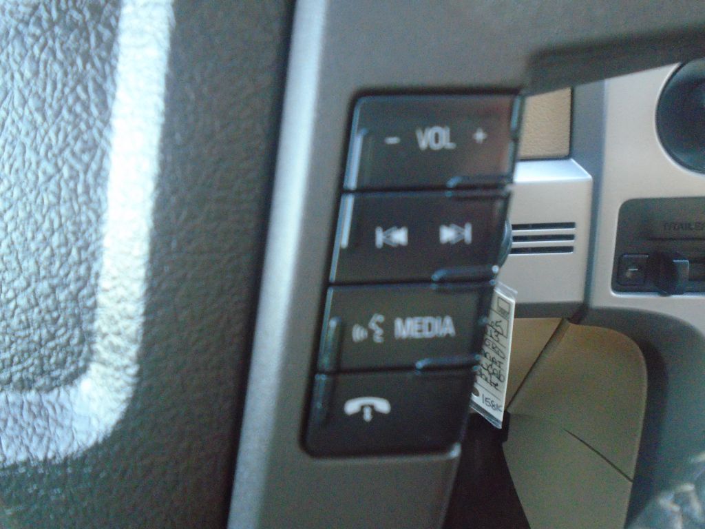 Photo 56 of this FORD F150 LARIAT