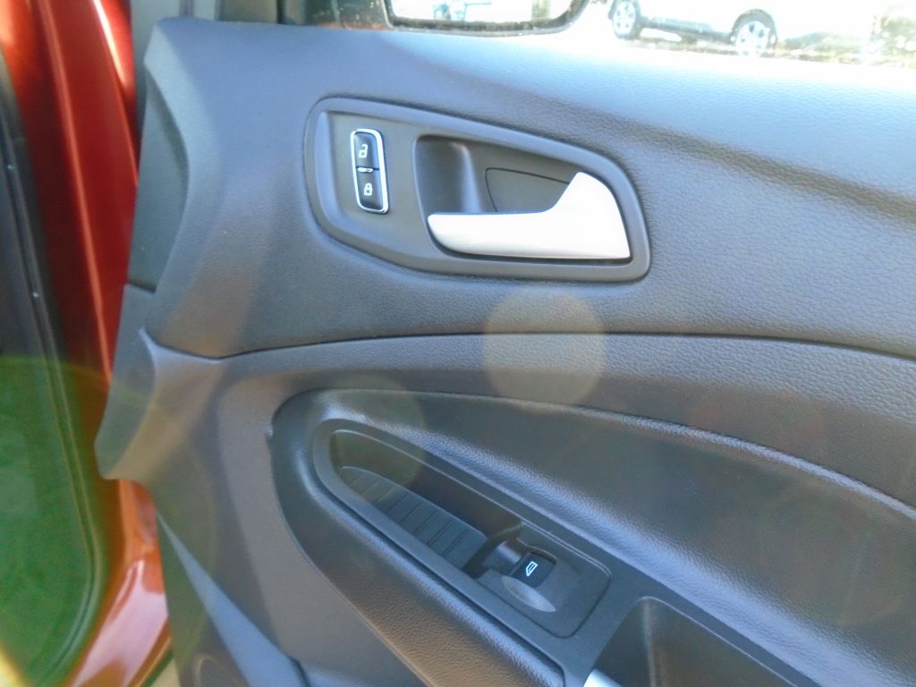 Photo 33 of this FORD ESCAPE