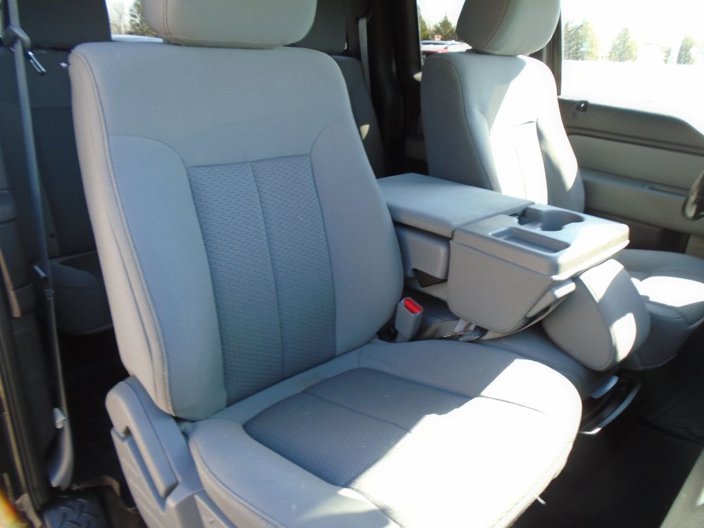 Photo 33 of this FORD F150