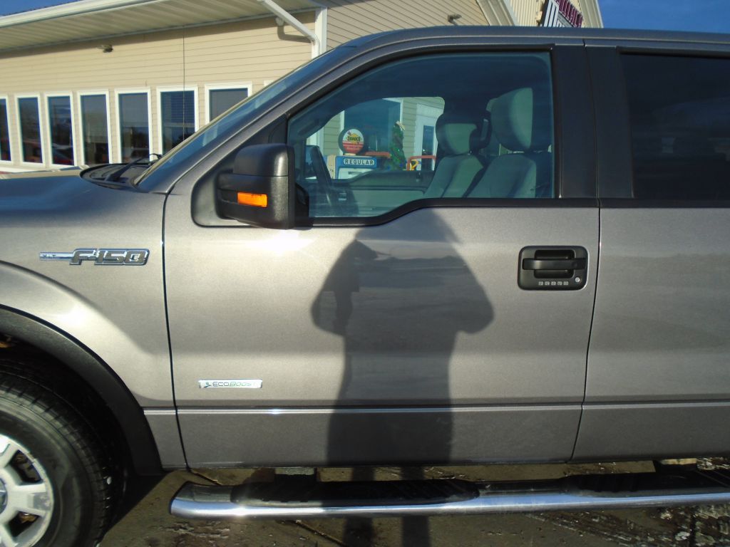 Photo 3 of this FORD F150