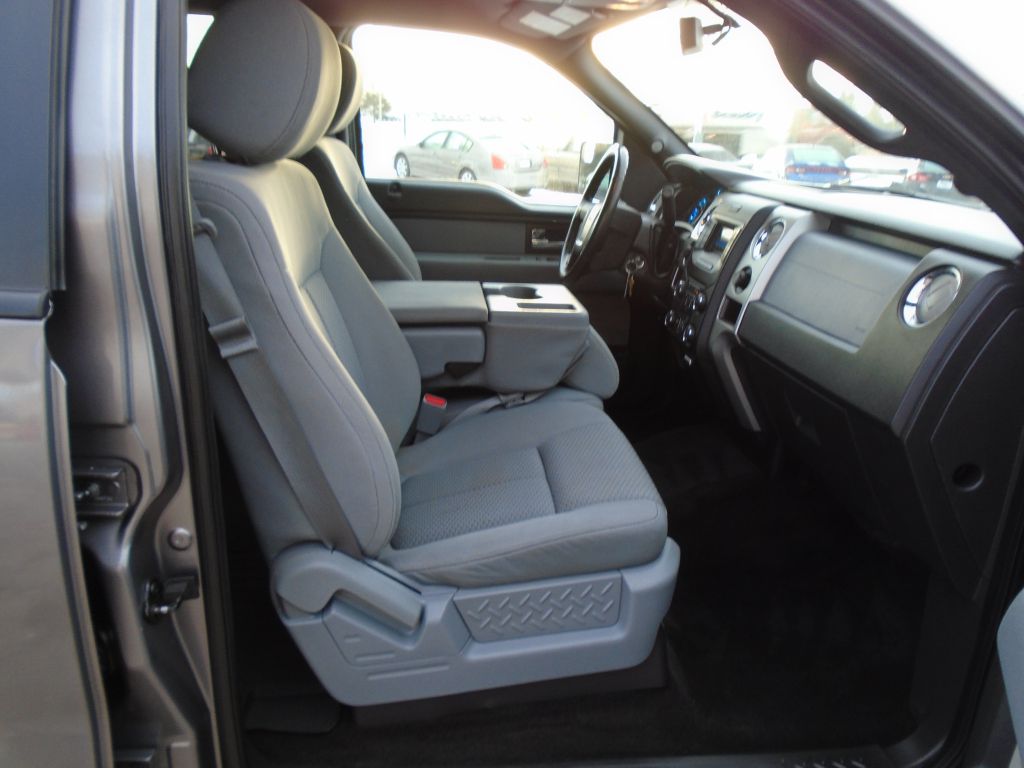 Photo 33 of this FORD F150