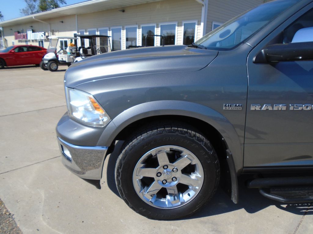 Photo 2 of this DODGE RAM 1500