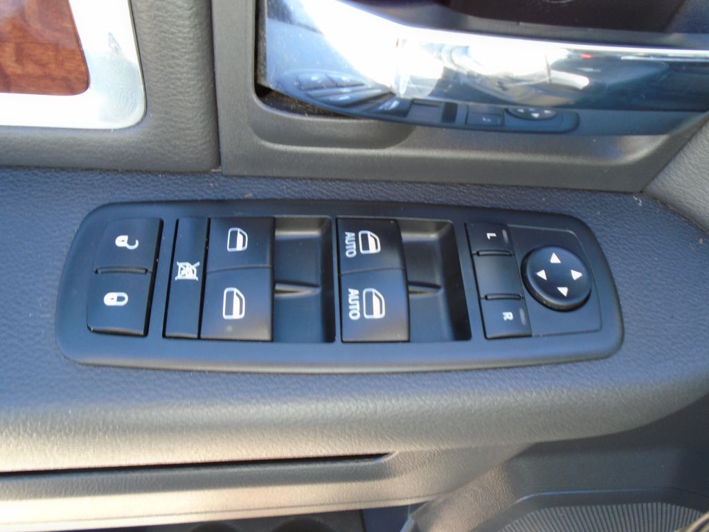 Photo 18 of this DODGE RAM 1500