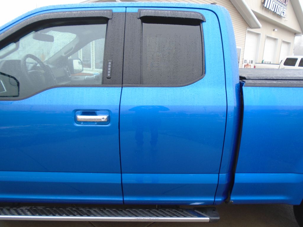 Photo 4 of this FORD F150