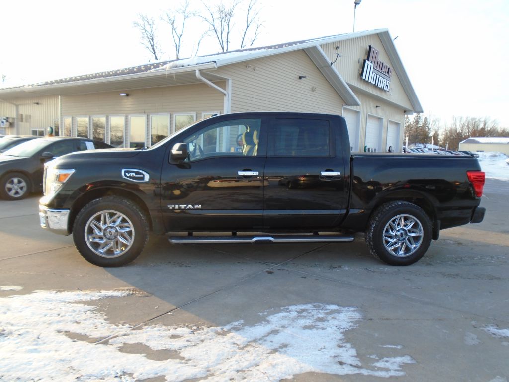 2017 NISSAN TITAN