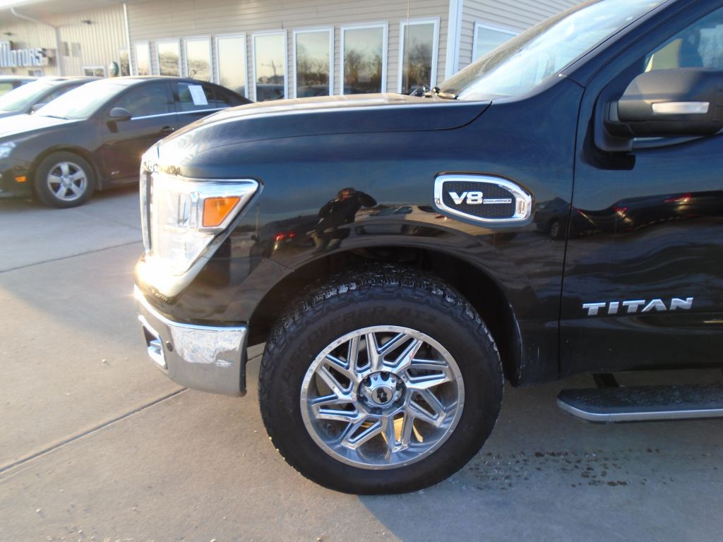 Photo 2 of this NISSAN TITAN