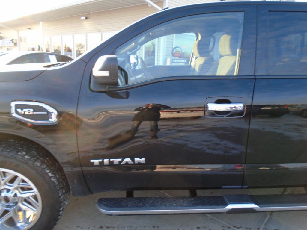Photo 3 of this NISSAN TITAN