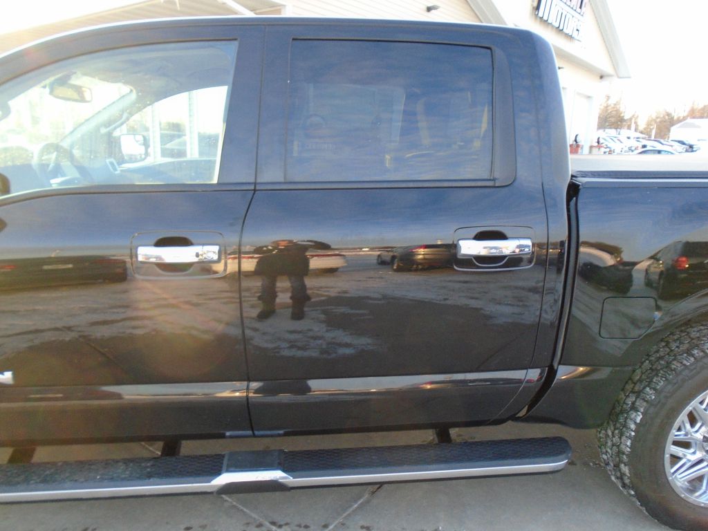 Photo 4 of this NISSAN TITAN