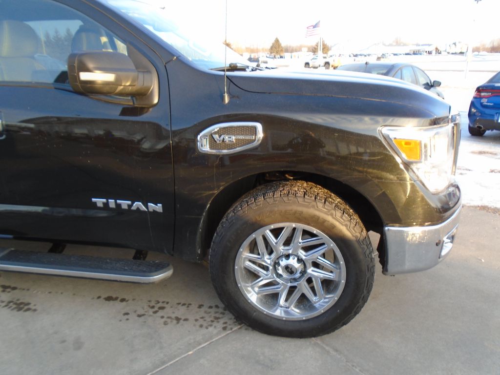 Photo 8 of this NISSAN TITAN