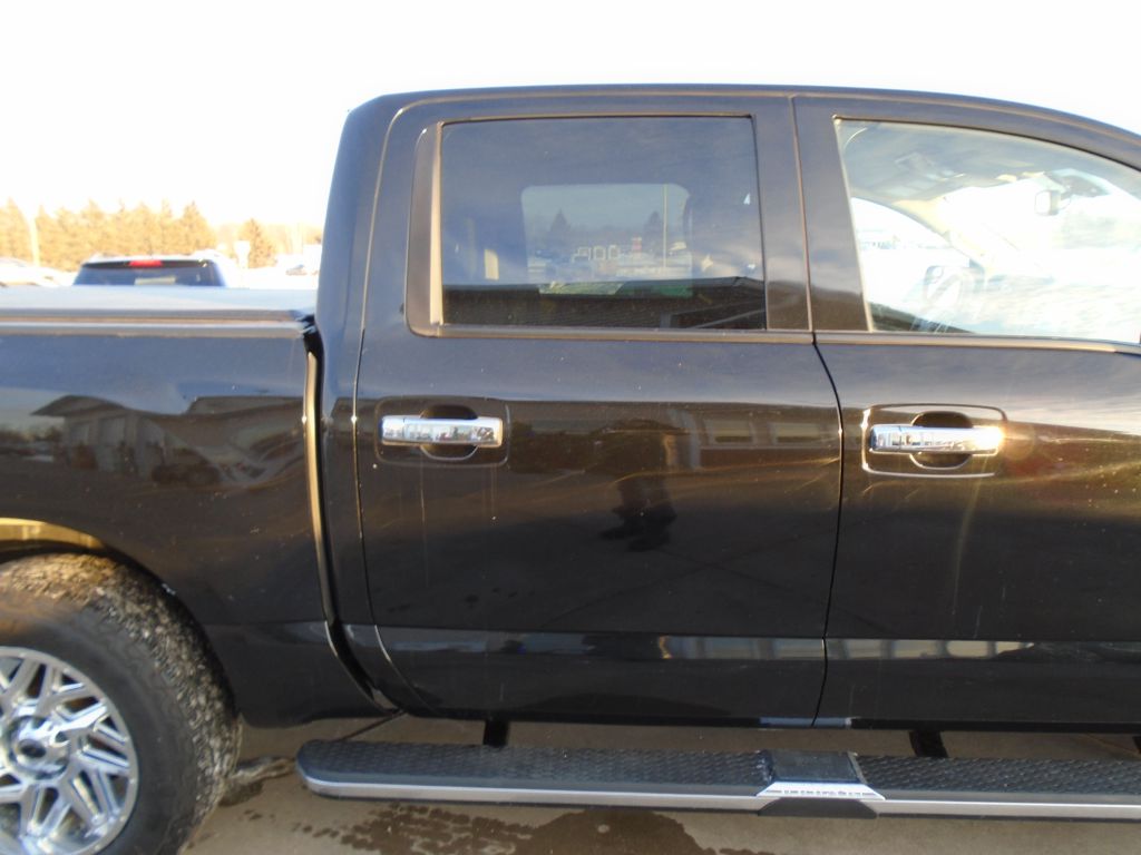 Photo 10 of this NISSAN TITAN
