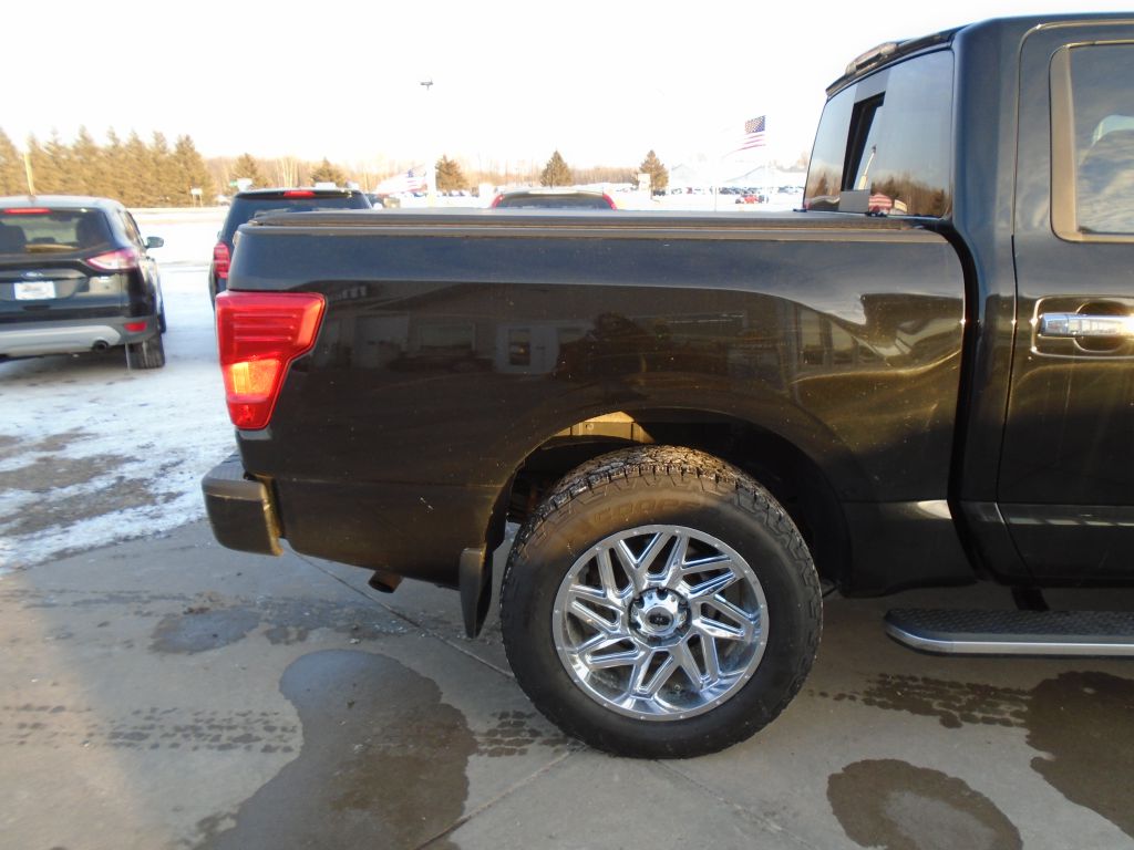 Photo 11 of this NISSAN TITAN