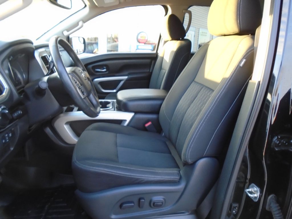 Photo 15 of this NISSAN TITAN