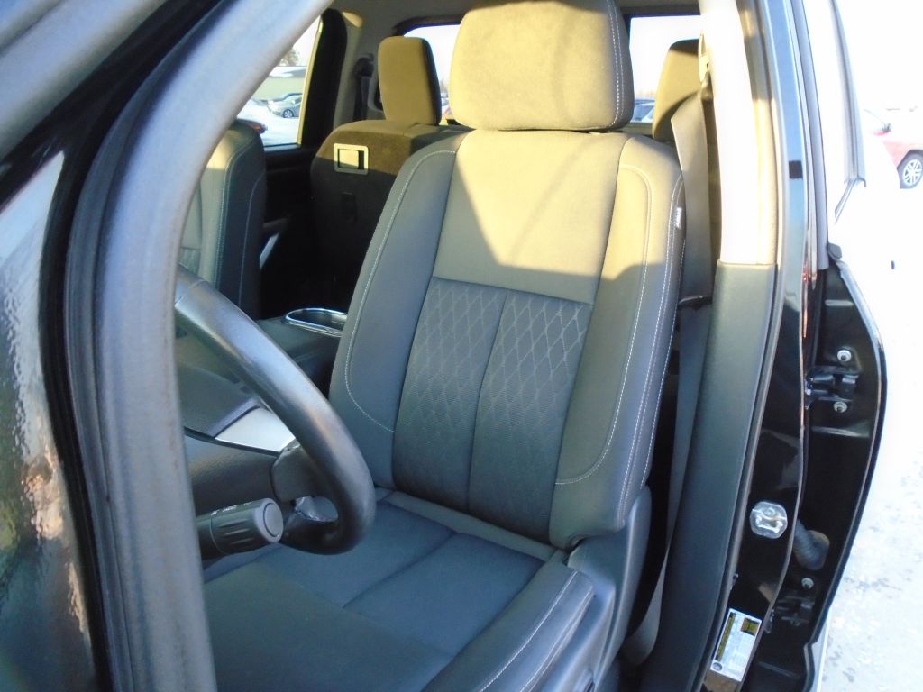 Photo 19 of this NISSAN TITAN