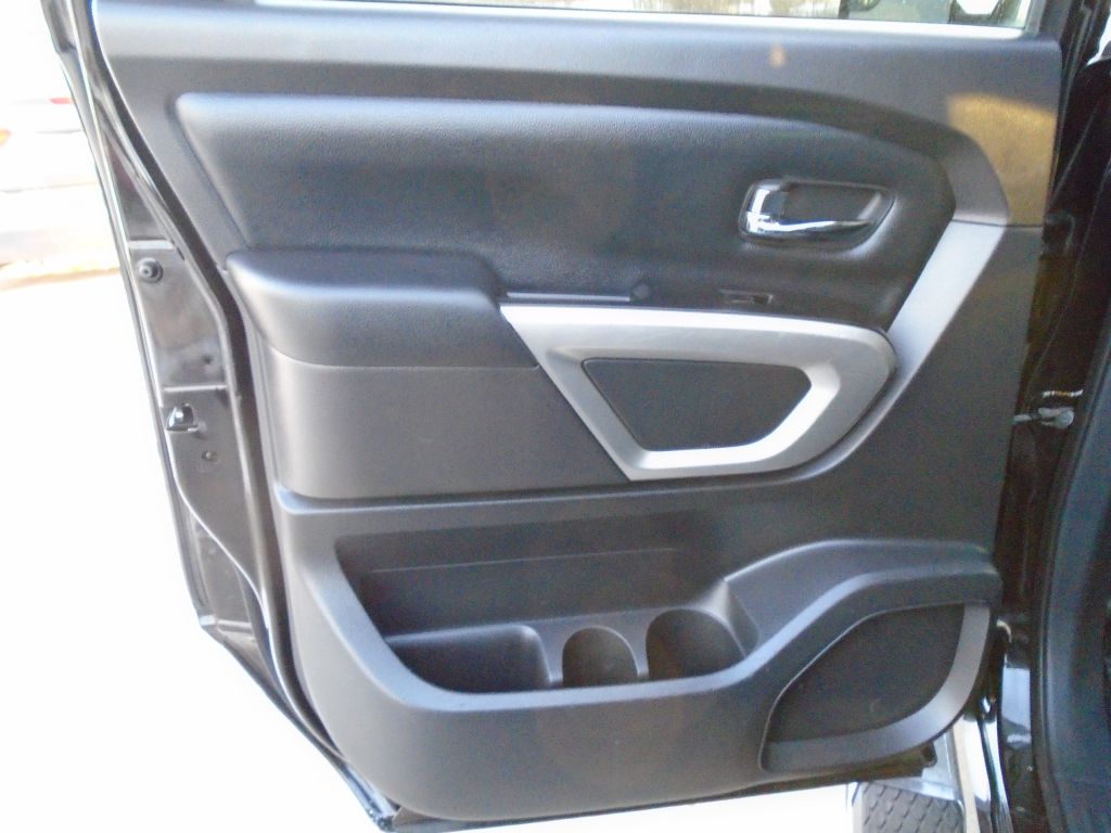 Photo 26 of this NISSAN TITAN