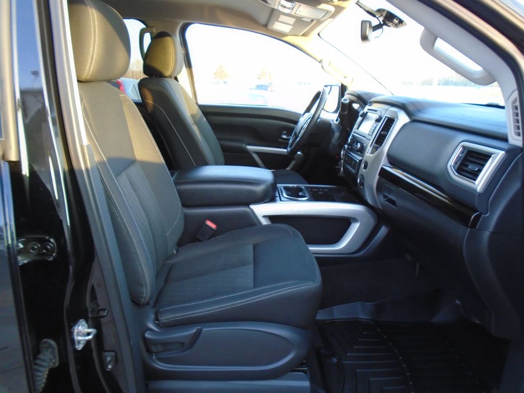 Photo 32 of this NISSAN TITAN