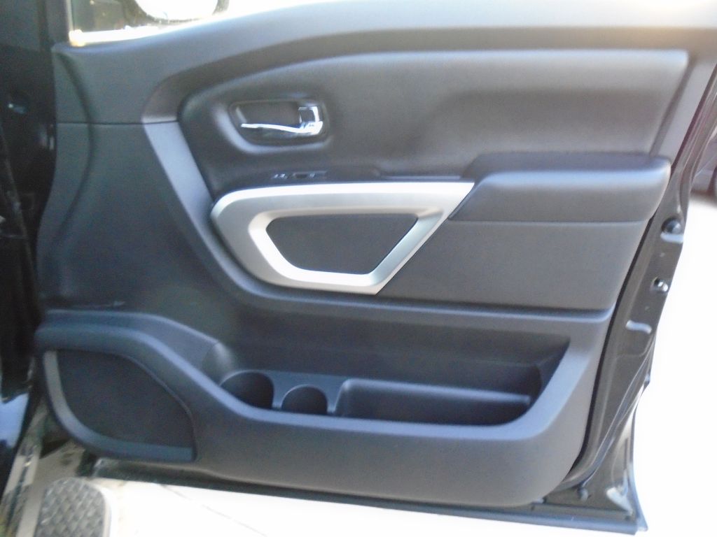 Photo 34 of this NISSAN TITAN