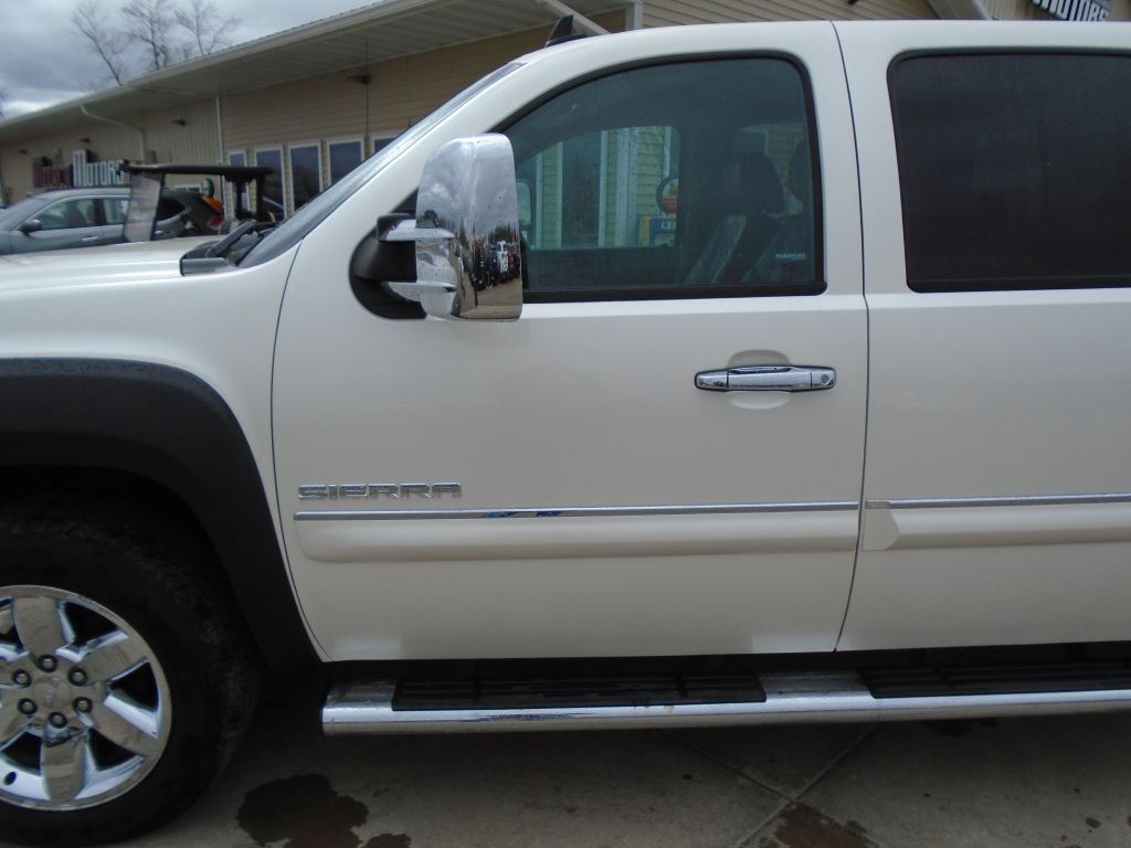 Photo 3 of this GMC SIERRA