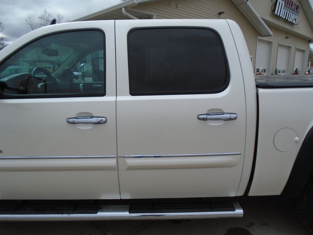 Photo 4 of this GMC SIERRA