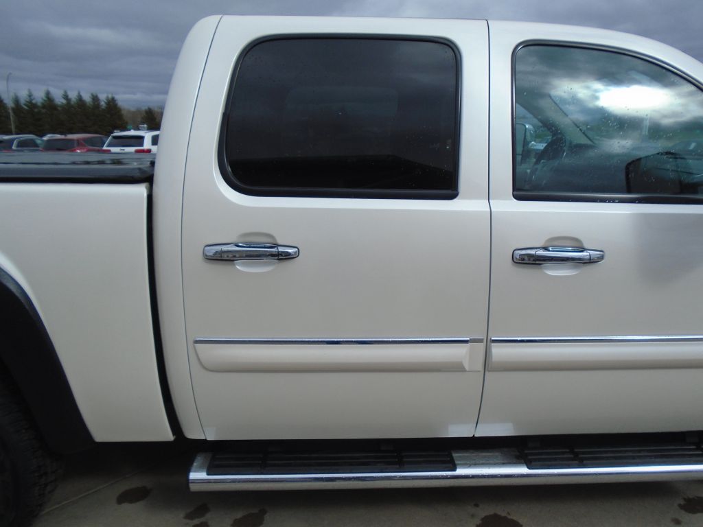 Photo 10 of this GMC SIERRA