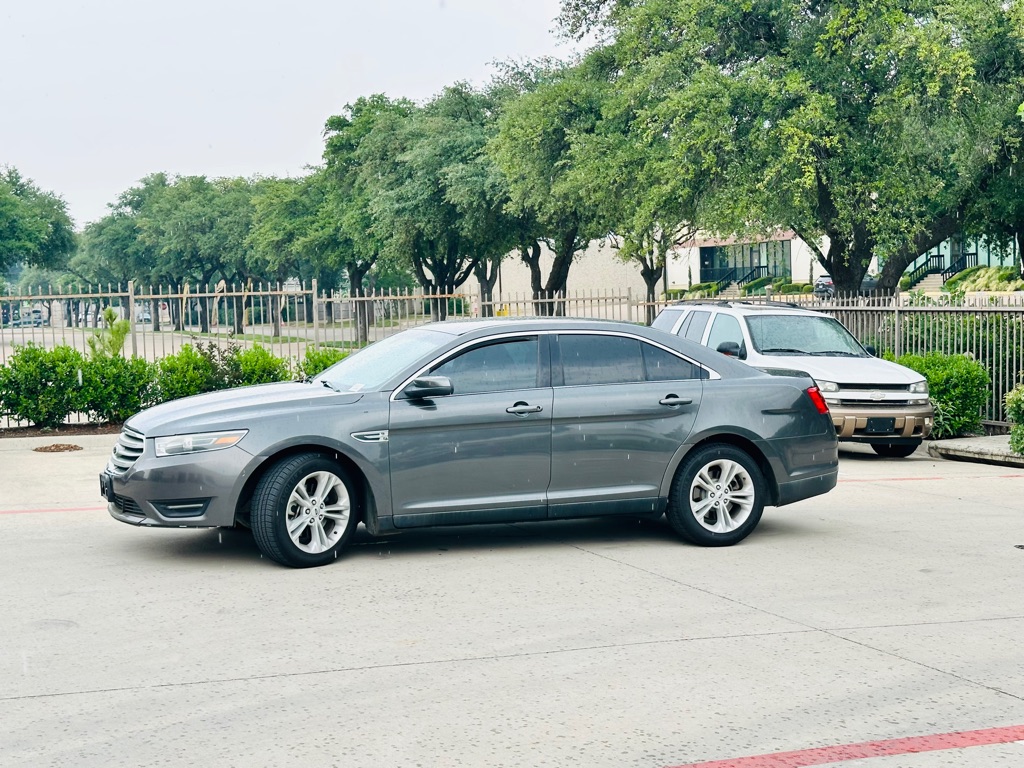 Photo 4 of this FORD TAURUS