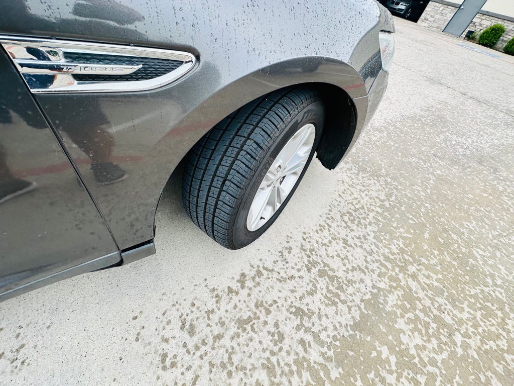 Photo 21 of this FORD TAURUS