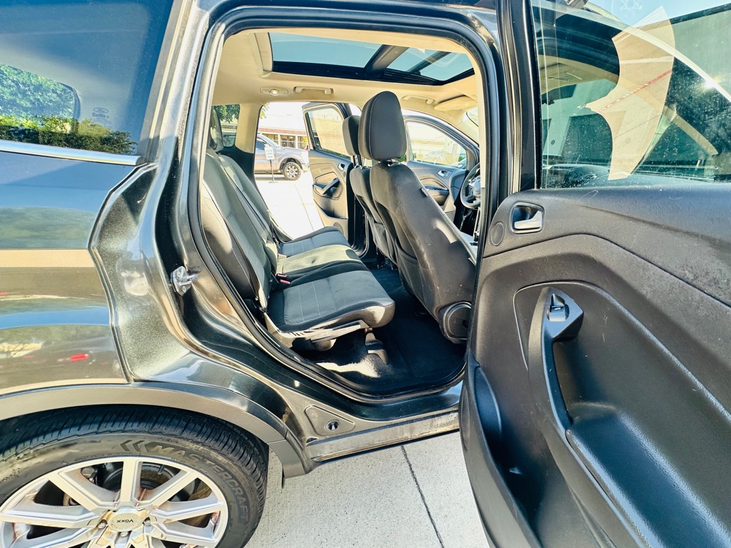 Photo 16 of this FORD ESCAPE