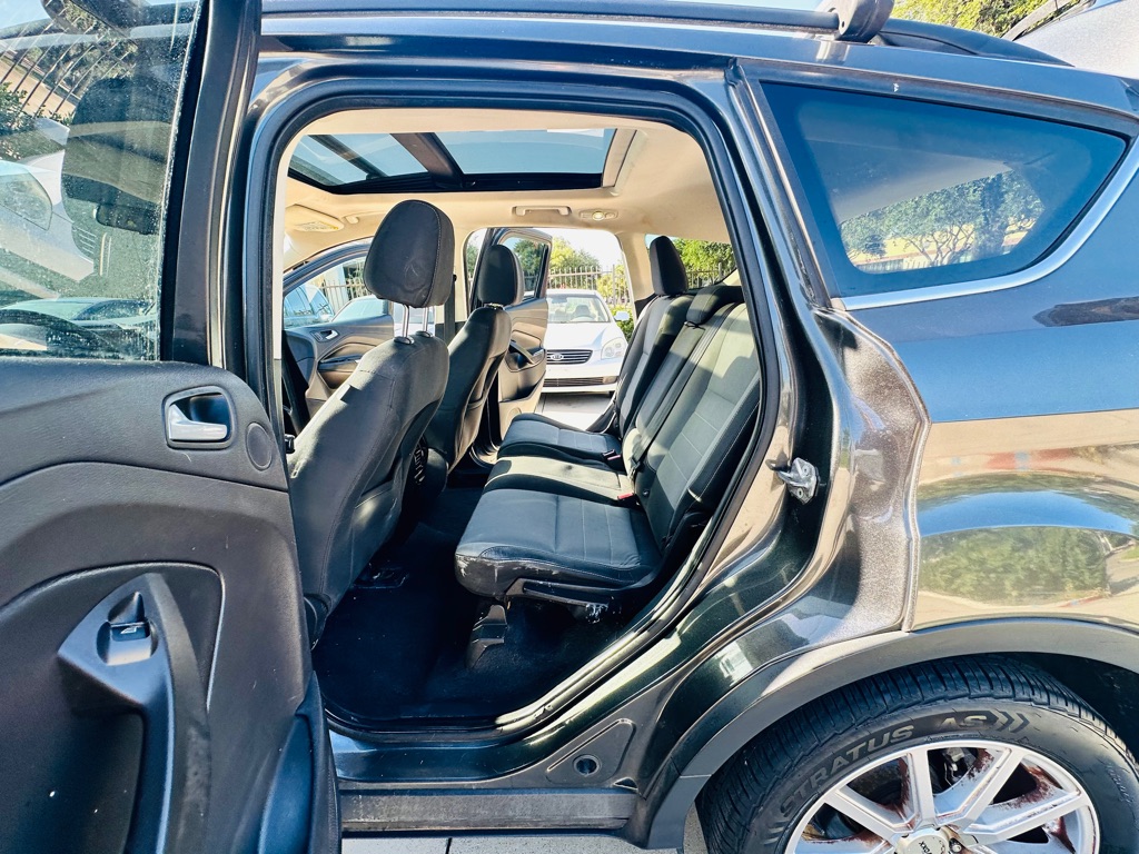 Photo 14 of this FORD ESCAPE