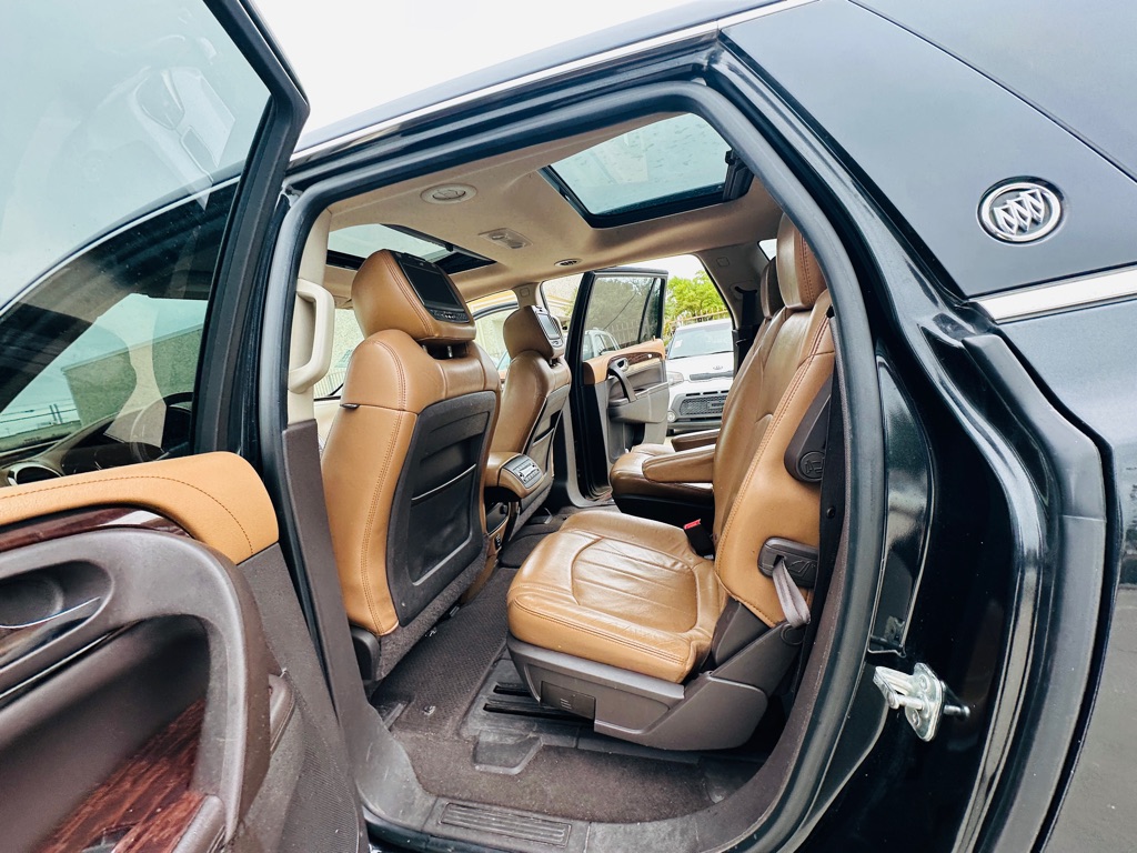 Photo 18 of this BUICK ENCLAVE
