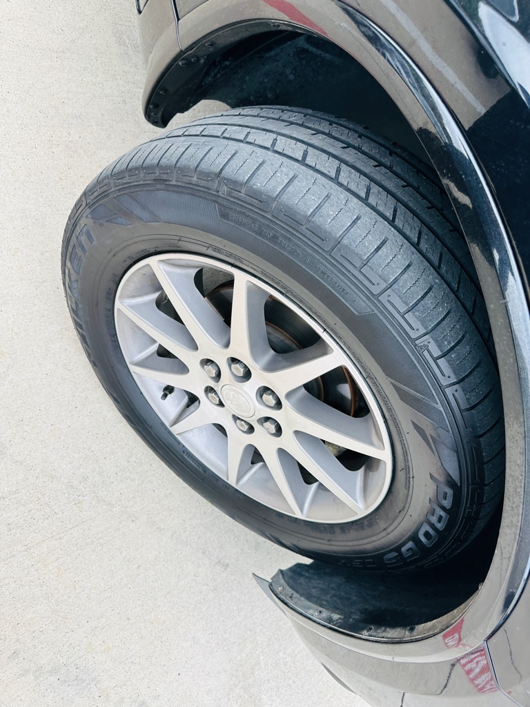 Photo 36 of this BUICK ENCLAVE