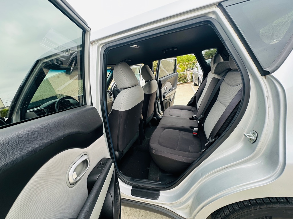 Photo 19 of this KIA SOUL