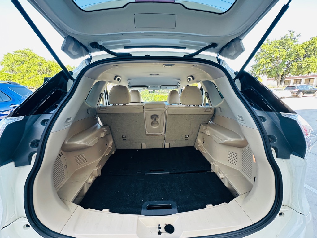 Photo 18 of this NISSAN ROGUE