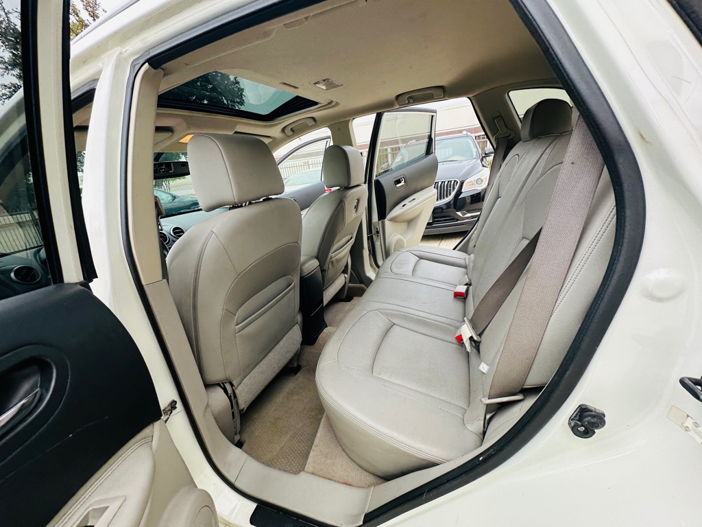 Photo 18 of this NISSAN ROGUE