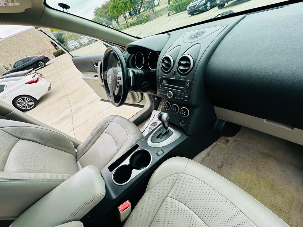 Photo 26 of this NISSAN ROGUE