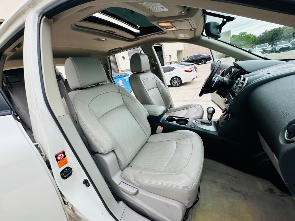 Photo 25 of this NISSAN ROGUE